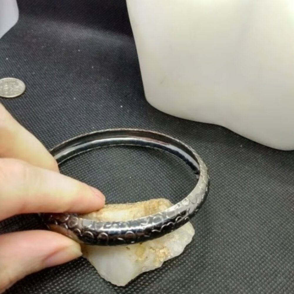 Speckled metallic black silver bracelet